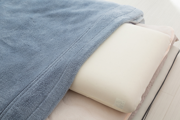 枕と毛布敷き布団