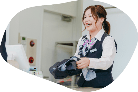 接客対応しているスタッフ